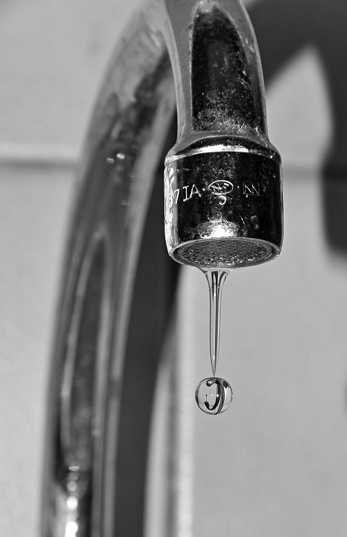 Вода из под крана в ванной